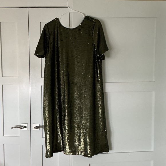 Anne Klein Dresses & Skirts - Anne Klein Gold Sequin Midi Dress